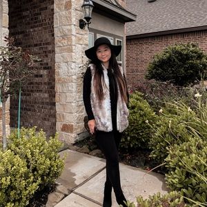 Meet your Posher, Emily